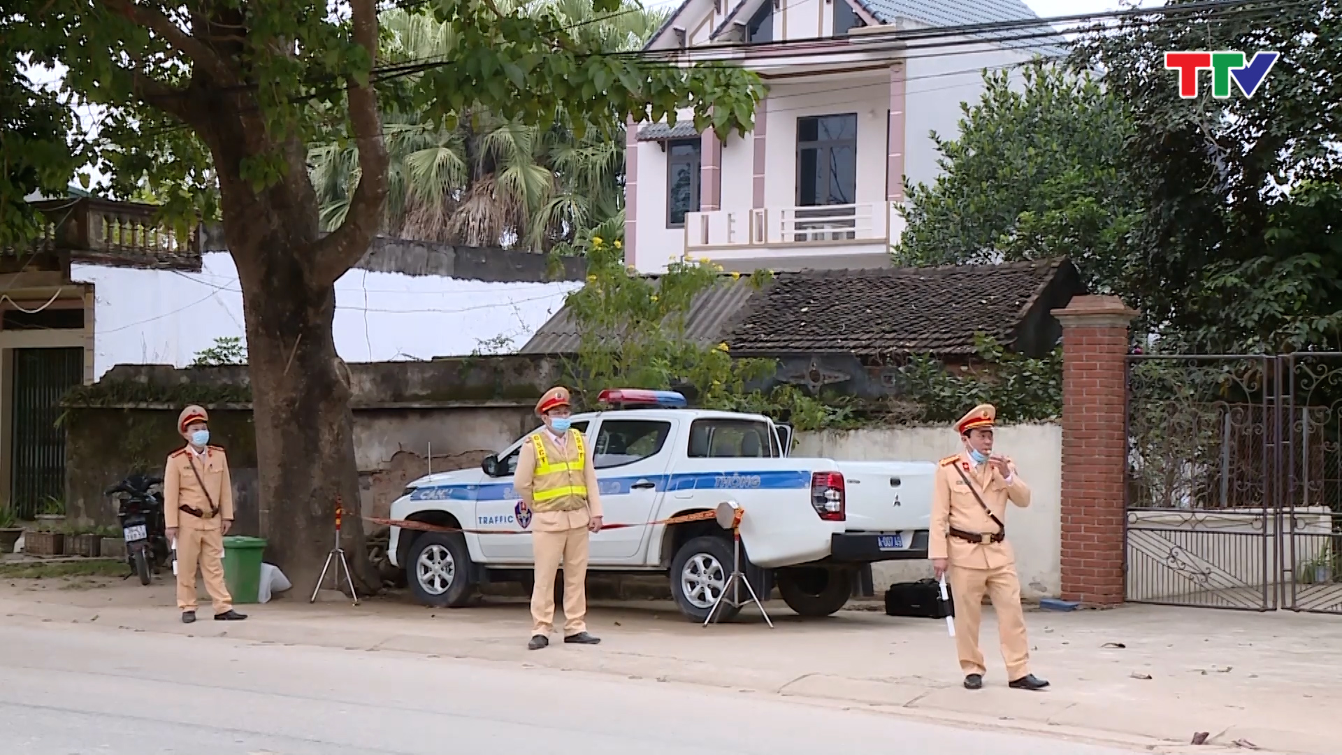 Công an huyện Đông Sơn đảm bảo trật tự an toàn giao thông - Ảnh 2.