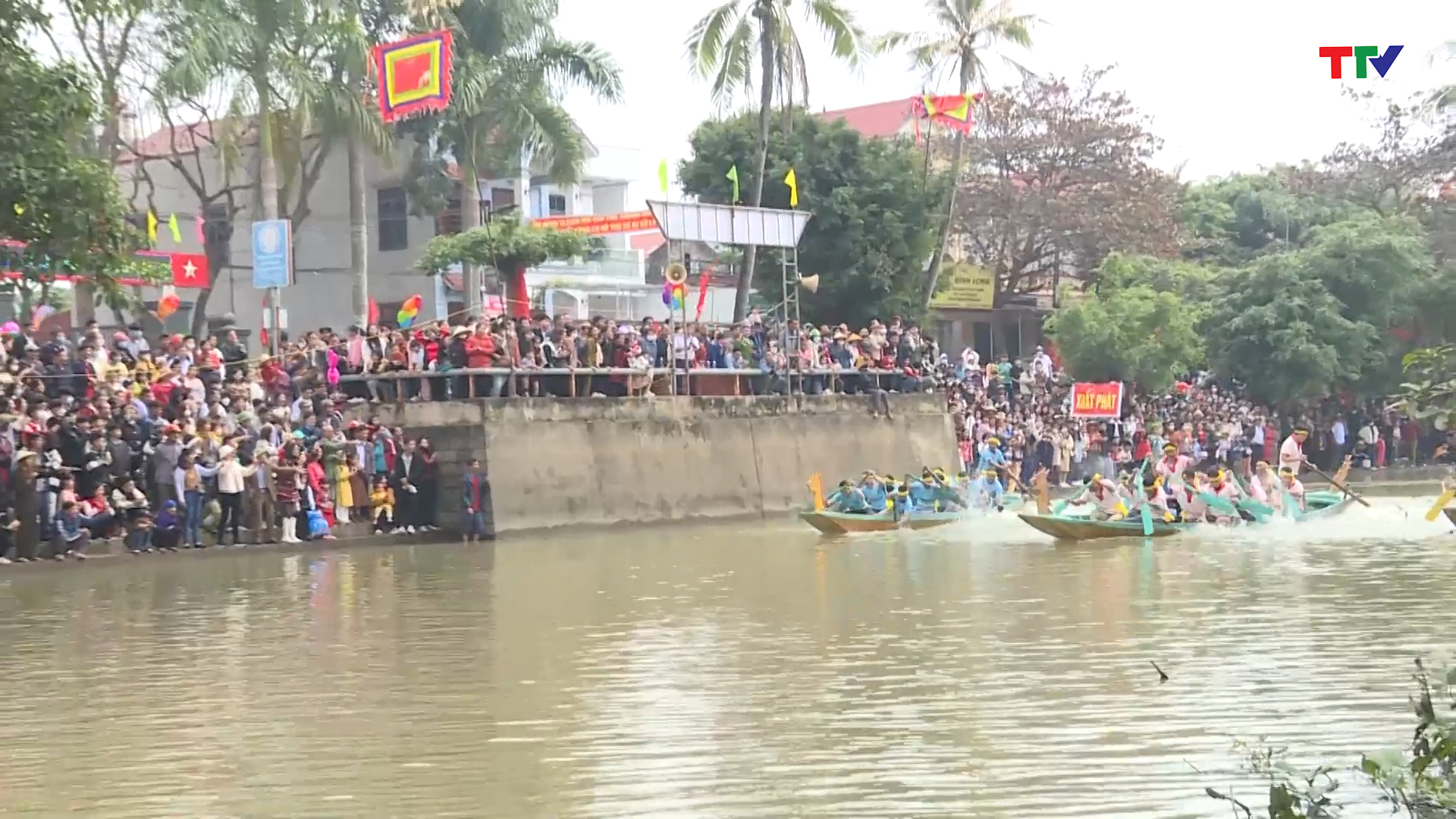 Sôi động lễ hội đua thuyền truyền thống tại xã Trung Chính, huyện Nông Cống - Ảnh 2.