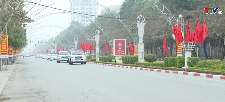 Công an tỉnh Thanh Hoá ra quân tuyên truyền, xử lý vi phạm trật tự an toàn giao thông - Ảnh 2.