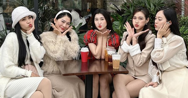 Hoa hậu Đỗ Thị Hà gặp dàn á hậu cùng quê Thanh Hóa ngày mùng 2 Tết - Ảnh 1.