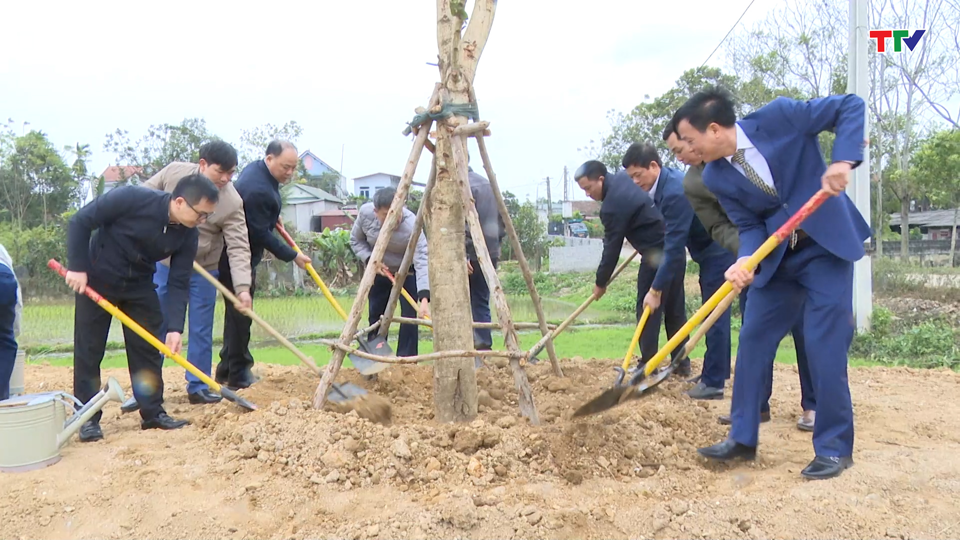 Các địa phương trên địa bàn tỉnh Thanh Hóa phát động Tết trồng cây xuân Quý Mão 2023 - Ảnh 4.