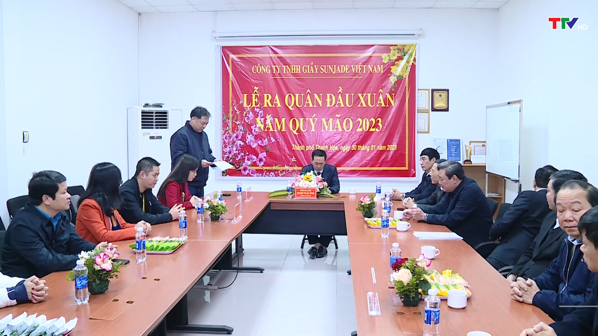 Phó Bí thư Tỉnh ủy Trịnh Tuấn Sinh dự lễ ra quân sản xuất đầu xuân   - Ảnh 1.