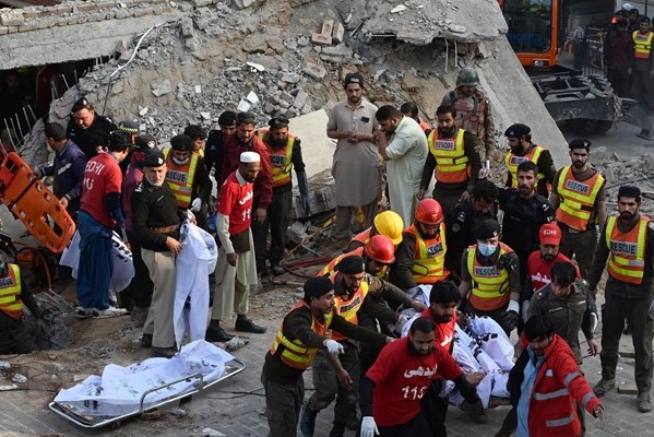Cộng đồng quốc tế lên án vụ nổ đền thờ ở Pakistan - Ảnh 1.