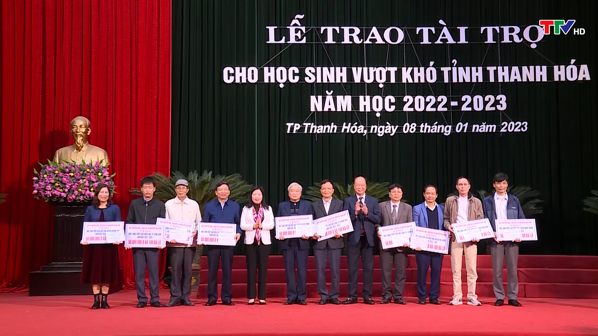 Quỹ khuyến học khuyến tài Nguyễn Đan Quế trao tài trợ cho học sinh vượt khó tỉnh Thanh Hóa năm học 2022-2023 - Ảnh 4.