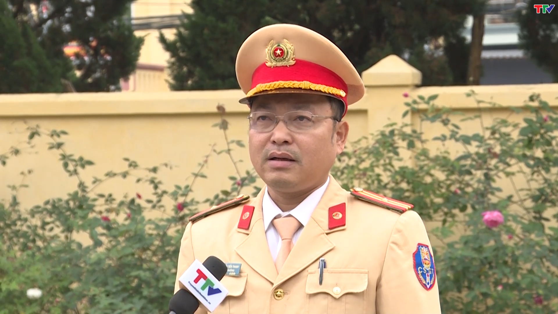 Công an huyện Như Xuân tăng cường đảm bảo trật tự an toàn giao thông tết - Ảnh 3.