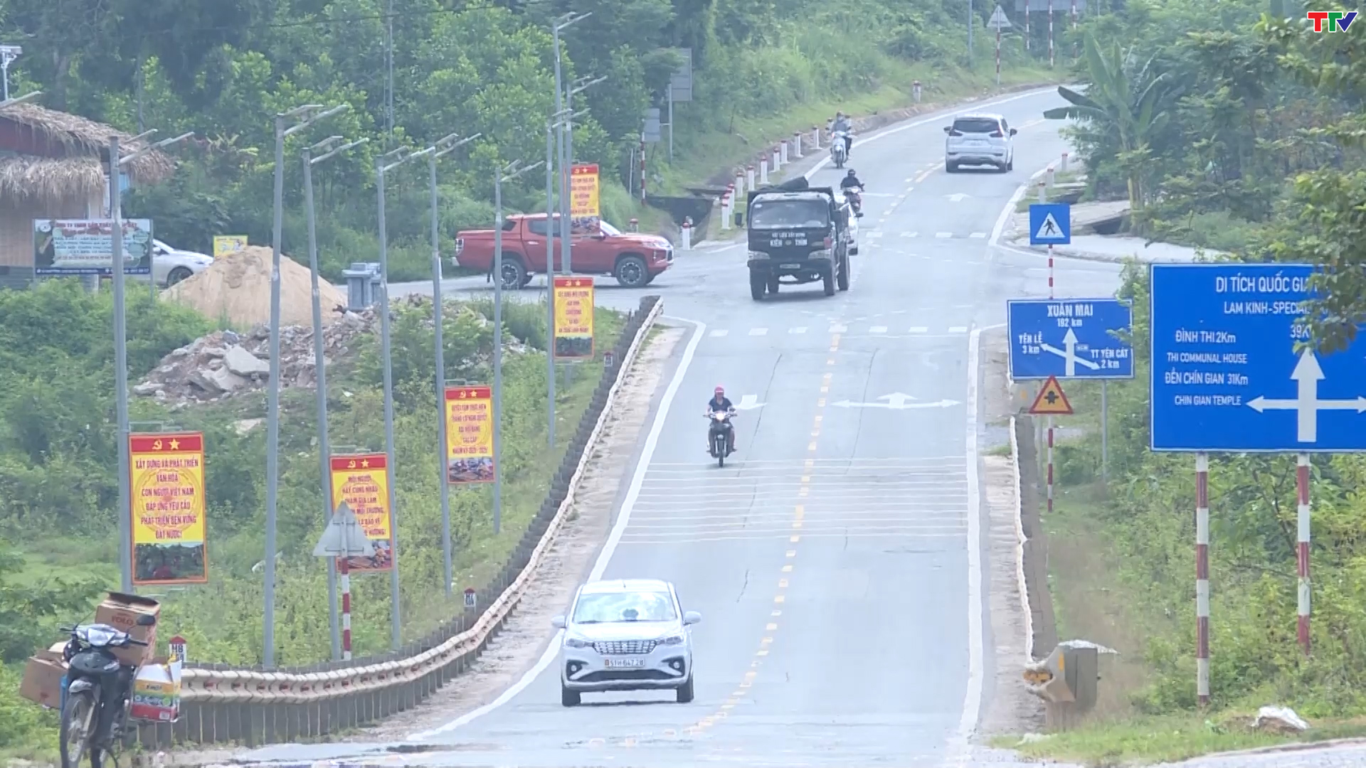 Công an huyện Như Xuân tăng cường đảm bảo trật tự an toàn giao thông tết - Ảnh 4.