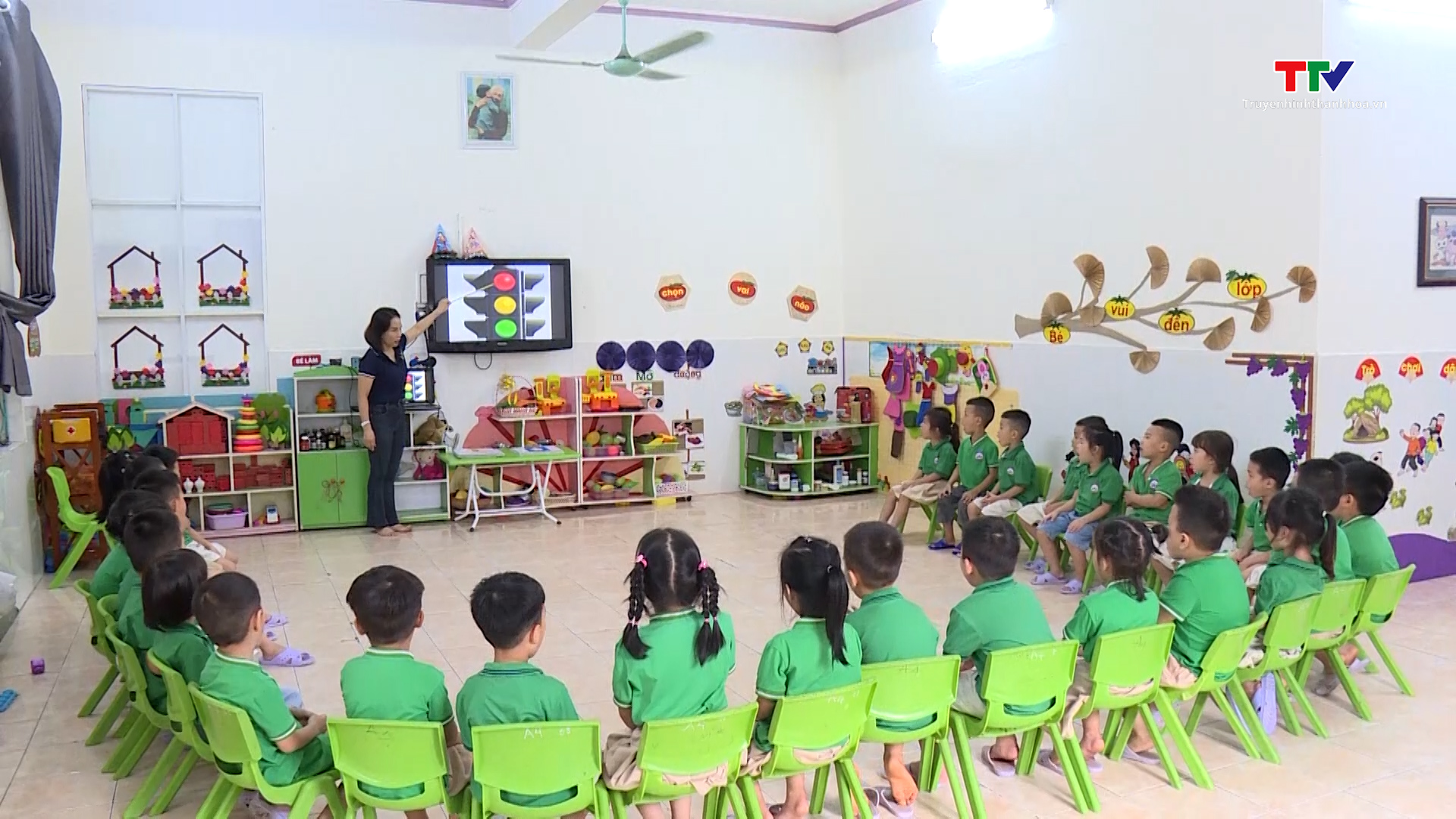 Tuyên truyền Luật Giao thông từ lứa tuổi Mầm non - Ảnh 3. Tuyên truyền Luật Giao thông từ lứa tuổi Mầm non - Ảnh 3.