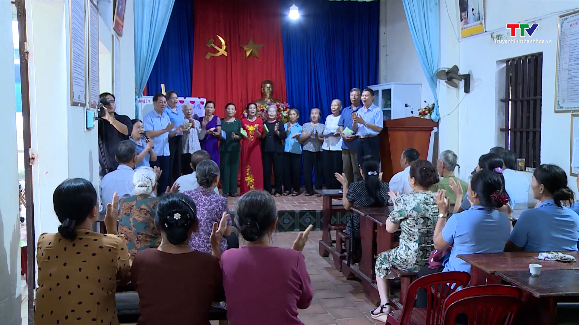 Quan tâm chăm sóc người cao tuổi - Ảnh 4. Quan tâm chăm sóc người cao tuổi - Ảnh 4.