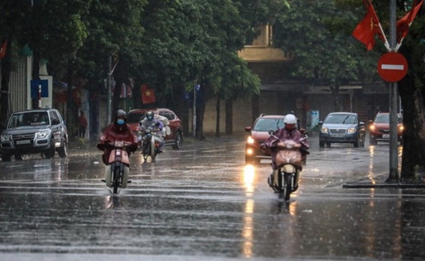 Cảnh báo dông, lốc sét, mưa đá và mưa lớn cục bộ trên khu vực tỉnh Thanh Hóa đêm ngày 1/10 - Ảnh 1.