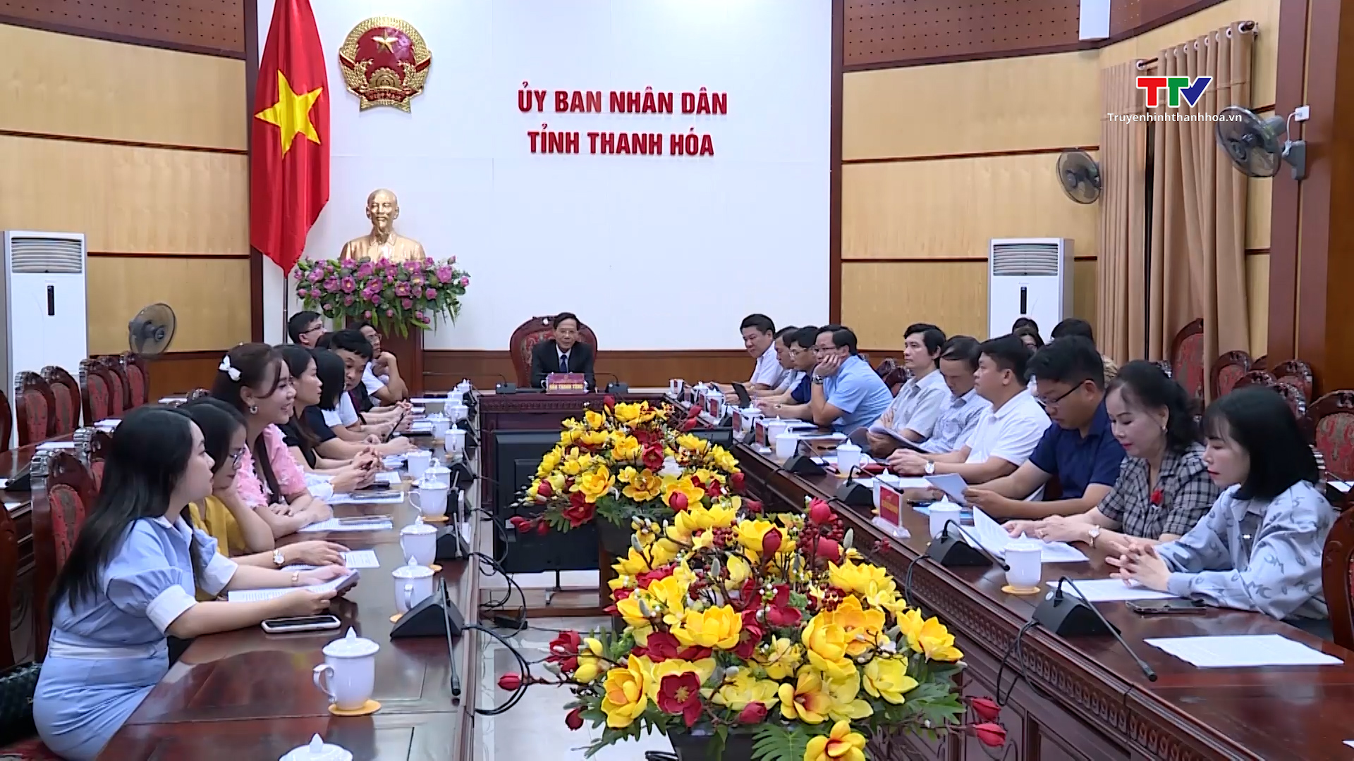 Thủ tướng Chính phủ gặp gỡ giới doanh nhân Việt Nam - Ảnh 2.