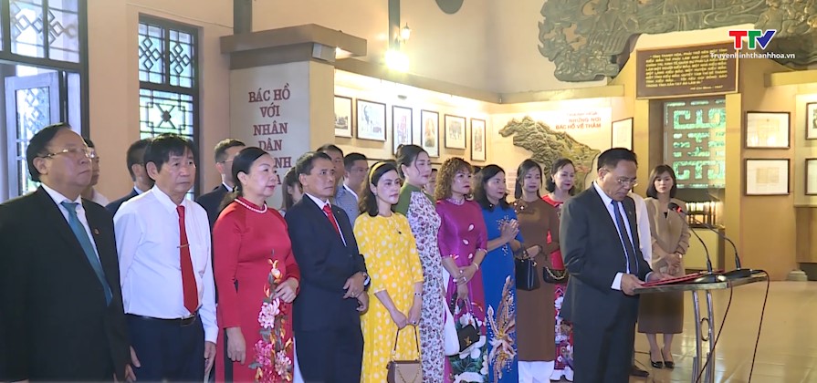 Hiệp hội Doanh nghiệp Thanh Hóa dâng hương Chủ tịch Hồ Chí Minh - Ảnh 2.