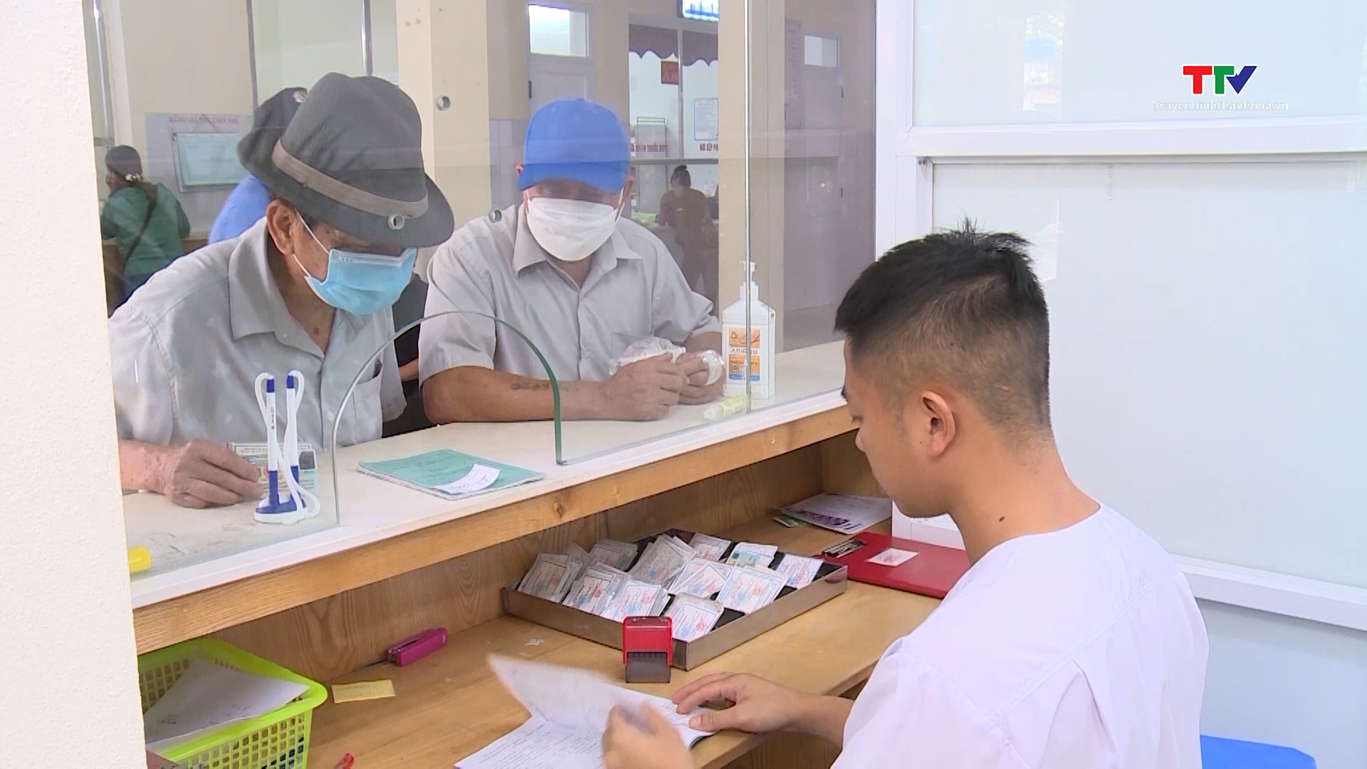 Bảo hiểm xã hội huyện Nga Sơn tăng cường thực hiện Đề án 06 - Ảnh 3.