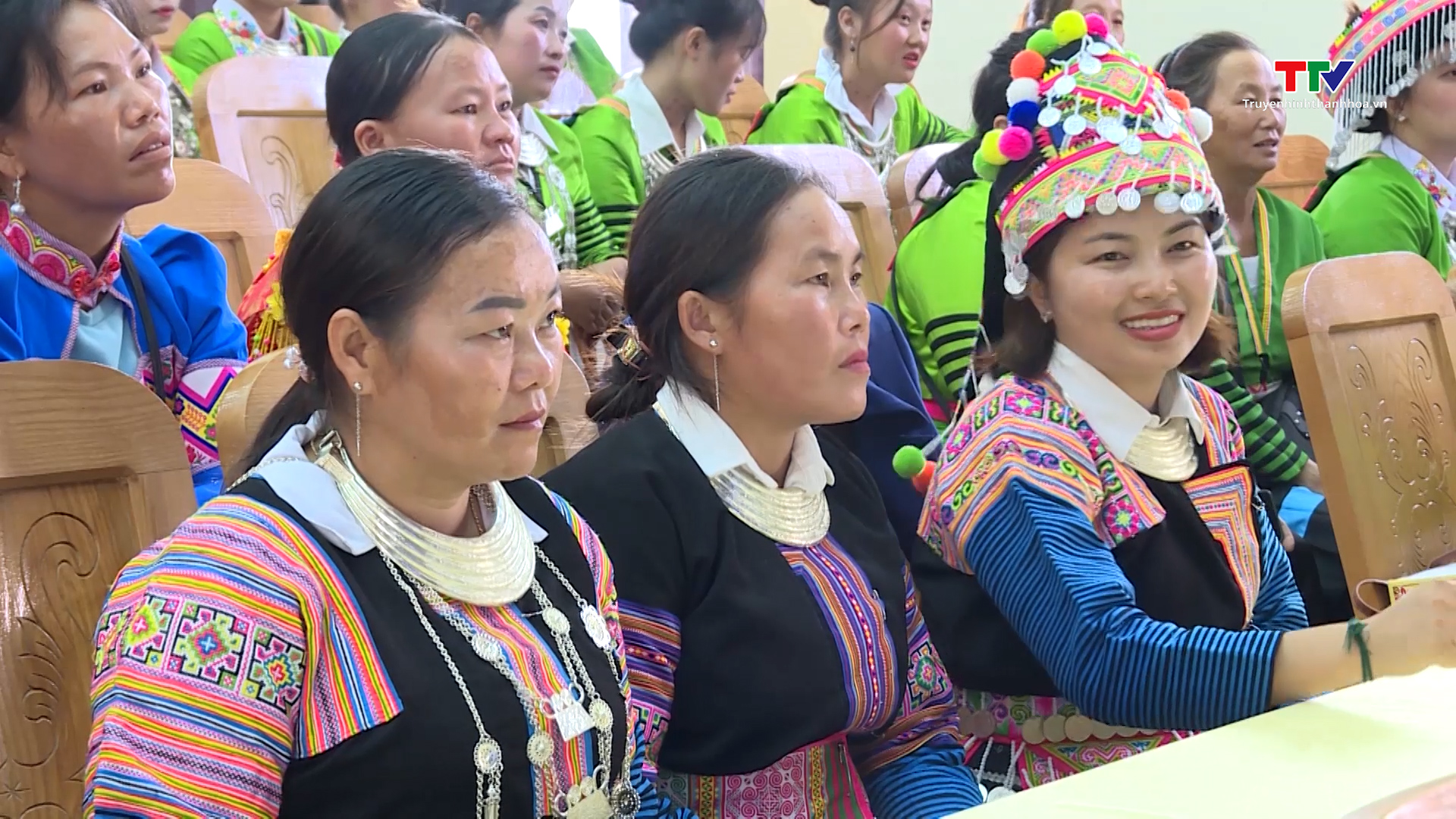 Giao lưu Câu lạc bộ  “Phụ nữ giữ gìn và phát huy bản sắc văn hóa dân tộc Mông&quot; - Ảnh 2.