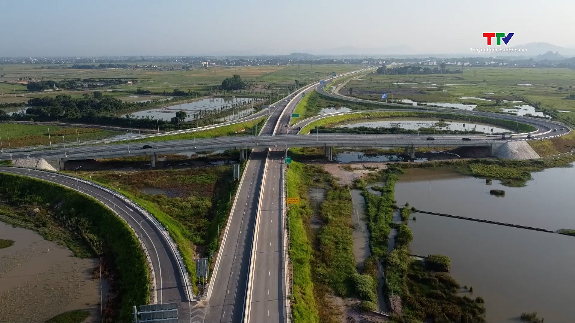 Khánh thành đường bộ cao tốc đoạn Quốc lộ 45 - Nghi Sơn và Nghi Sơn - Diễn Châu - Ảnh 2.