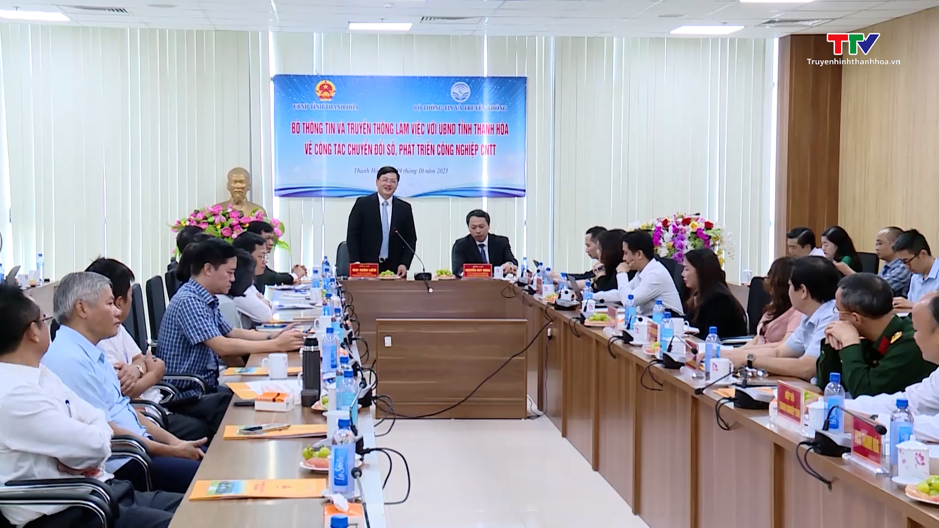 Bộ Thông tin và Truyền thông làm việc với UBND tỉnh Thanh Hóa về công tác chuyển đổi số - Ảnh 3.