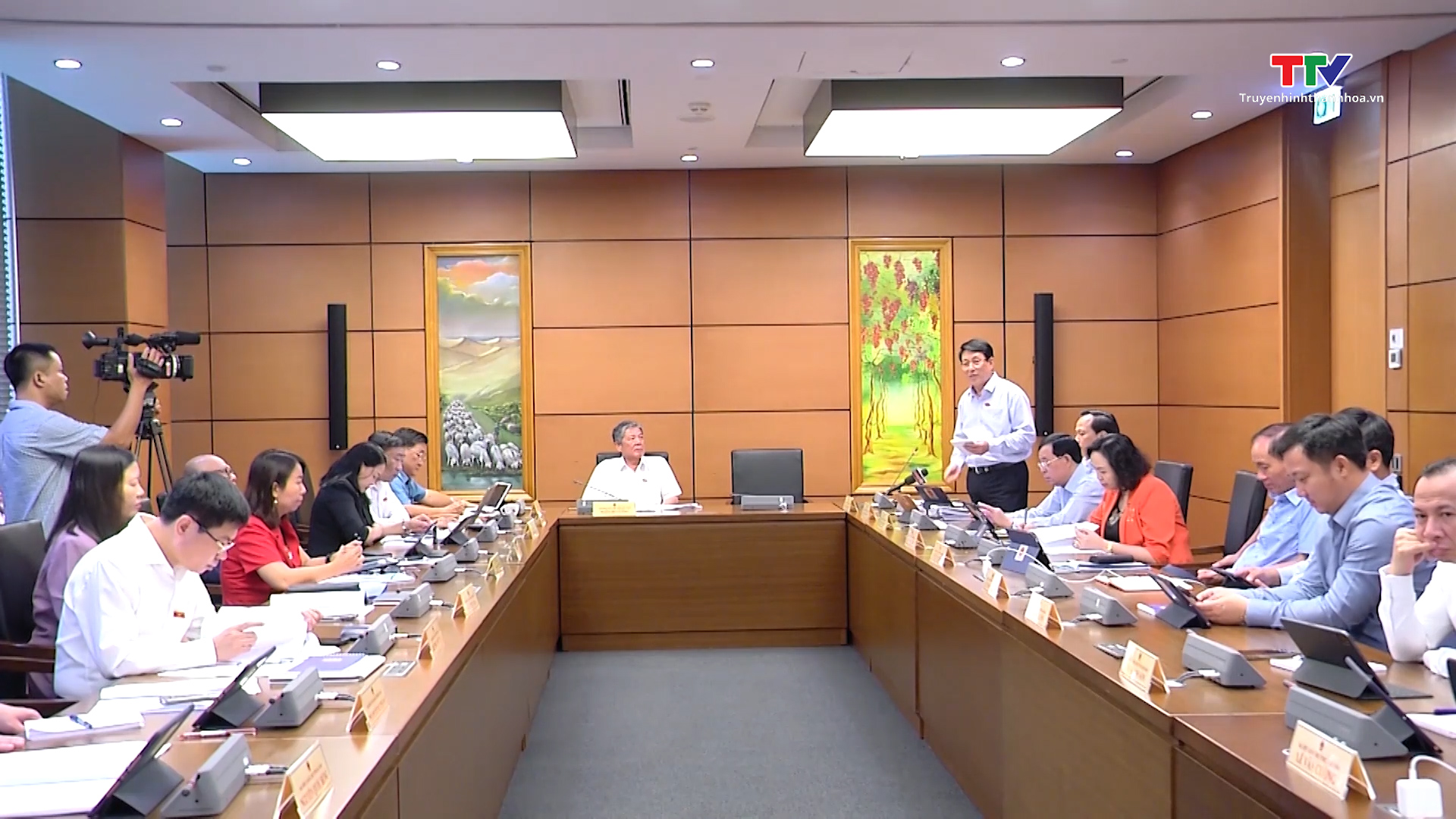Đoàn đại biểu Quốc hội tỉnh Thanh Hóa tham gia thảo luận tại tổ - Ảnh 2.