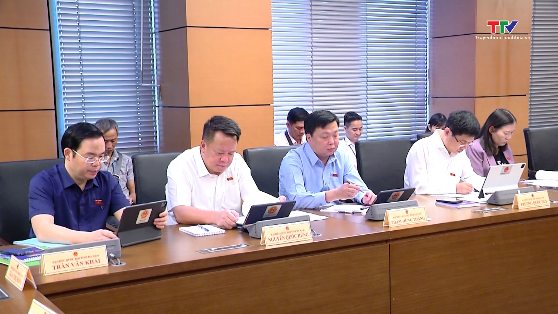Đoàn đại biểu Quốc hội tỉnh Thanh Hóa tham gia thảo luận tại tổ - Ảnh 4.
