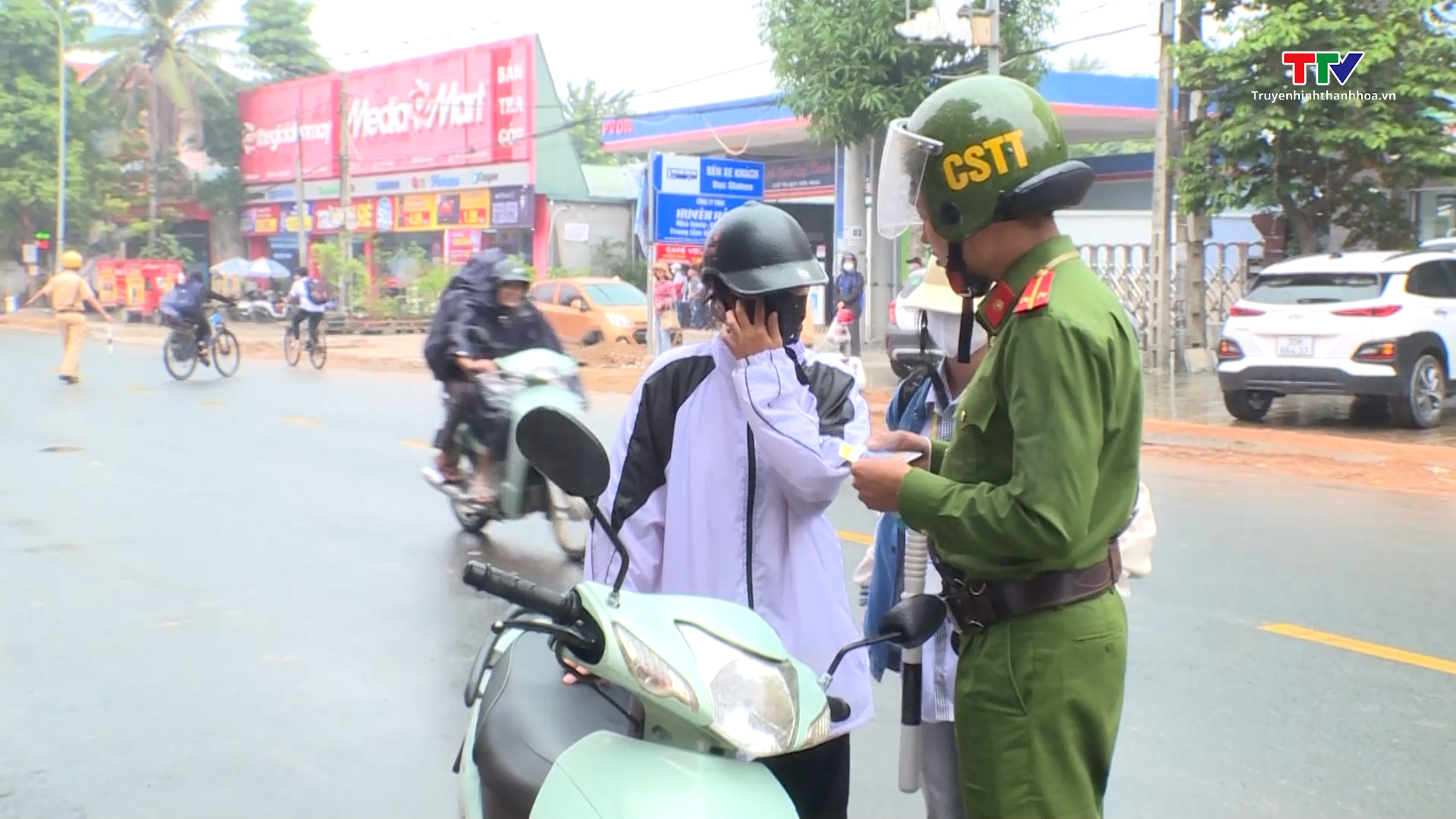 Công an huyện Triệu Sơn xử lý thanh thiếu niên, học sinh vi phạm Luật giao thông đường bộ - Ảnh 2.