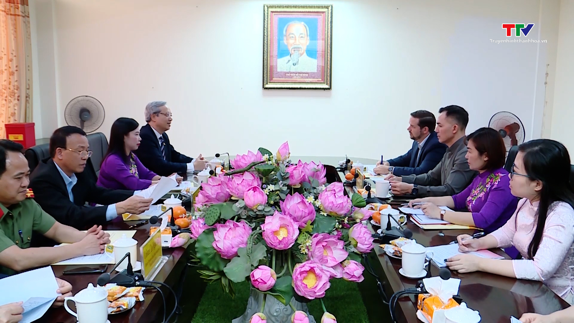 Ủy ban Mặt trận Tổ quốc tỉnh tiếp đoàn Tùy viên chính trị, Đại sứ quán Hoa Kỳ tại Việt Nam - Ảnh 1.
