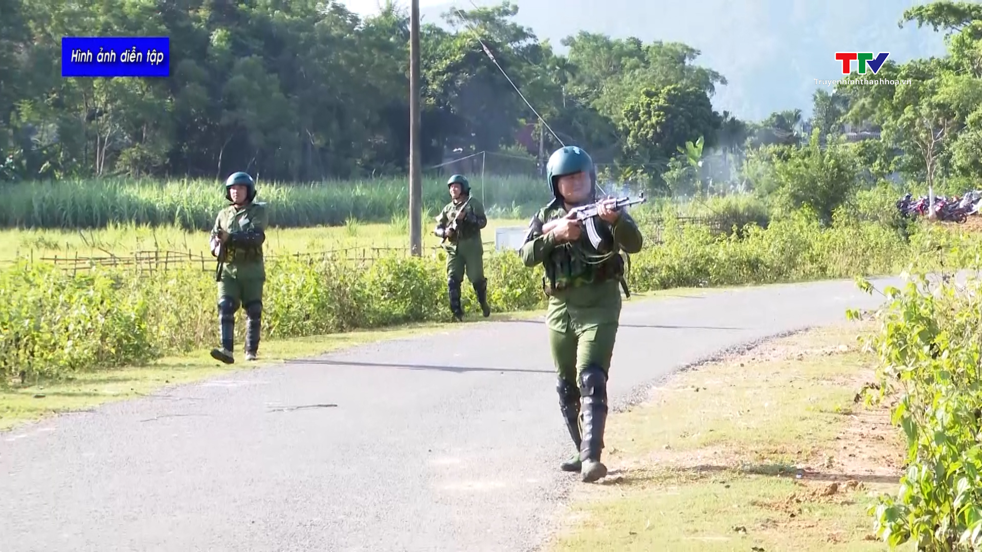 Huyện Bá Thước tổ chức thành công diễn tập chiến đấu cấp xã trong khu vực phòng thủ năm 2023 - Ảnh 2.