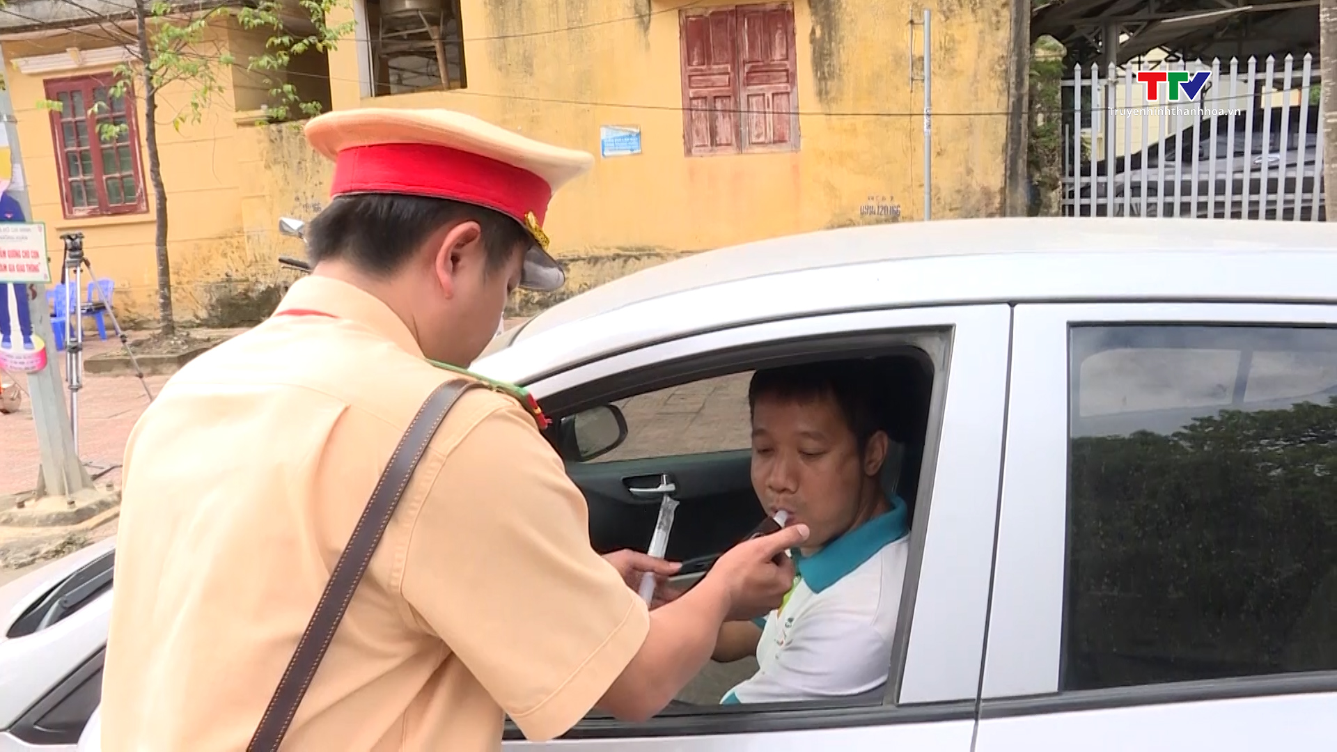 Xử phạt hơn 1.000 trường hợp vi phạm an toàn giao thông ở Thanh Hóa - Ảnh 2.