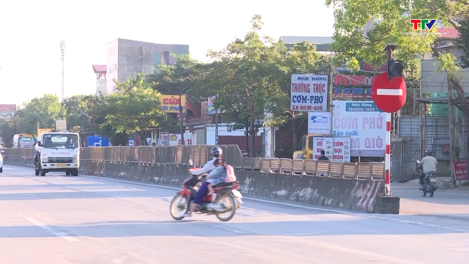 Mất an toàn giao thông do điểm mở sang đường trên quốc lộ 1A đoạn qua huyện Hoằng Hóa - Ảnh 5.