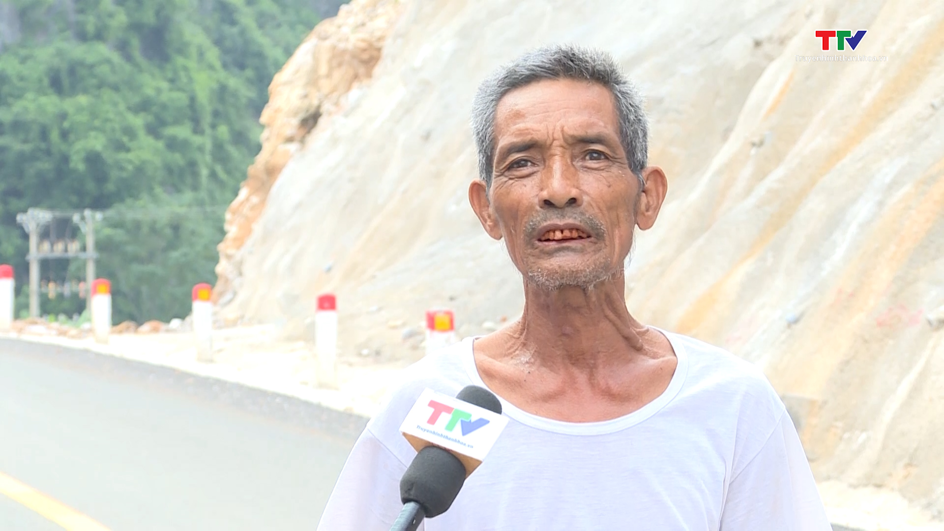 Sớm nghiên cứu, đánh giá thực trạng mất an toàn từ hàng rào chống sạt trượt tại núi Giếng, xã Hà Tiến, huyện Hà Trung - Ảnh 3. Sớm nghiên cứu, đánh giá thực trạng mất an toàn từ hàng rào chống sạt trượt tại núi Giếng, xã Hà Tiến, huyện Hà Trung - Ảnh 3.