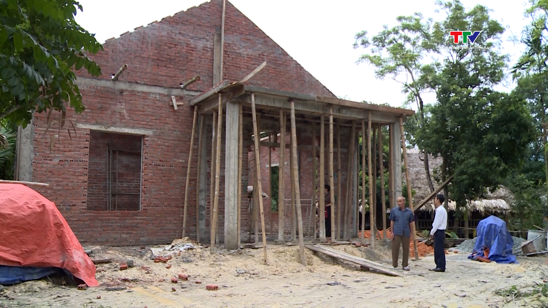 Tập trung hỗ trợ xây mới và sửa chữa nhà ở cho hộ nghèo các huyện nghèo - Ảnh 2.