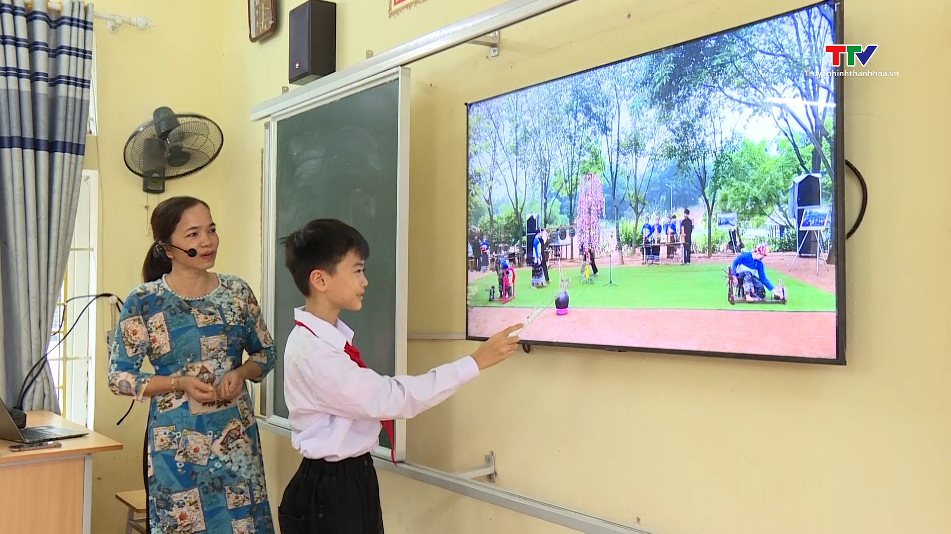 Ứng dụng công nghệ thông tin trong giảng dạy tại huyện Bá Thước - Ảnh 2.