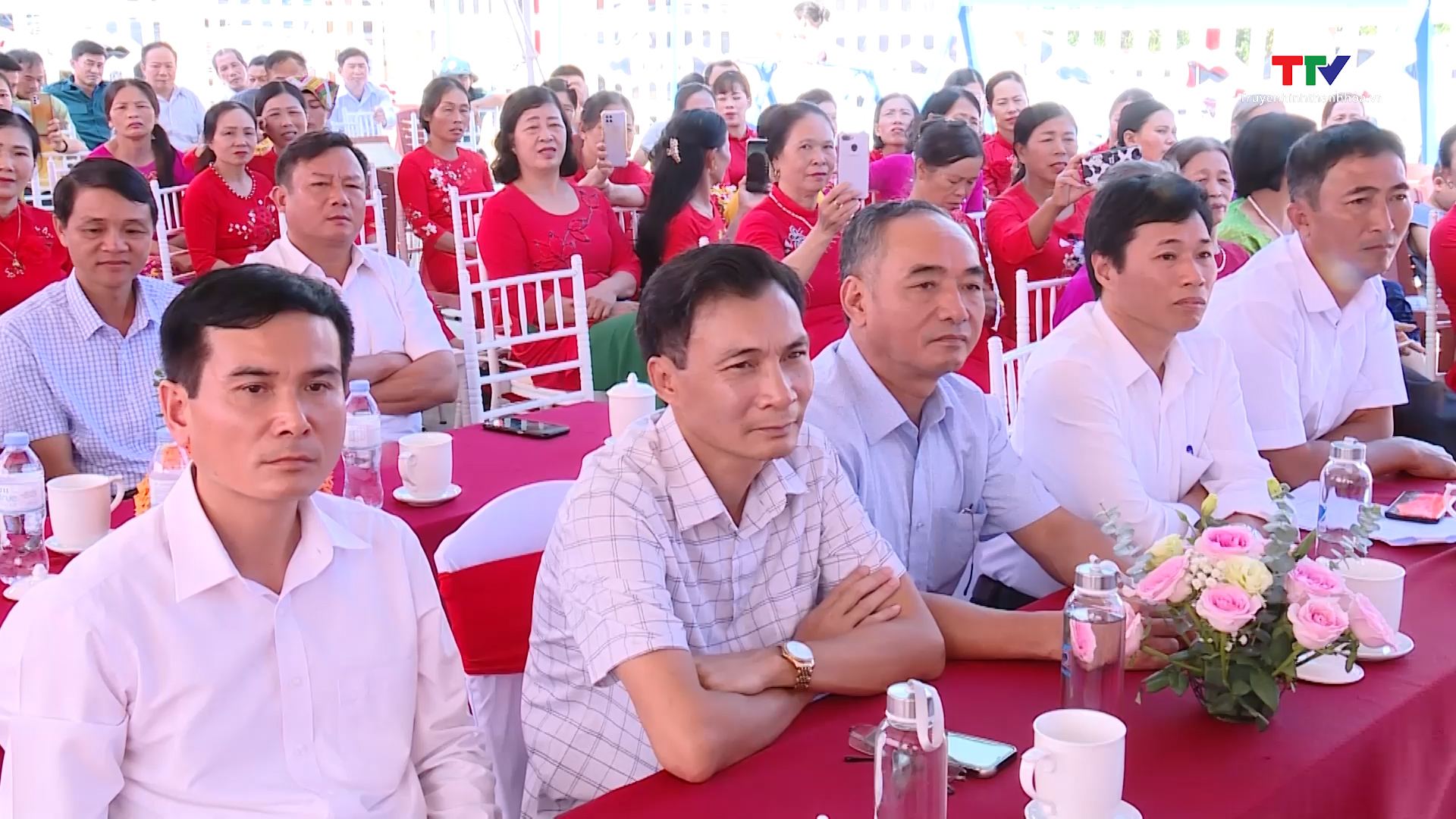Chủ tịch Ủy ban Nhân dân tỉnh dự ngày hội đại đoàn kết toàn dân tộc tại Như Xuân - Ảnh 3.