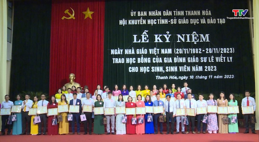 Hội khuyến học tỉnh Thanh Hóa kỷ niệm ngày Nhà giáo Việt Nam, trao học bổng của gia đình Giáo sư Lê Viết Ly- Ảnh 3.