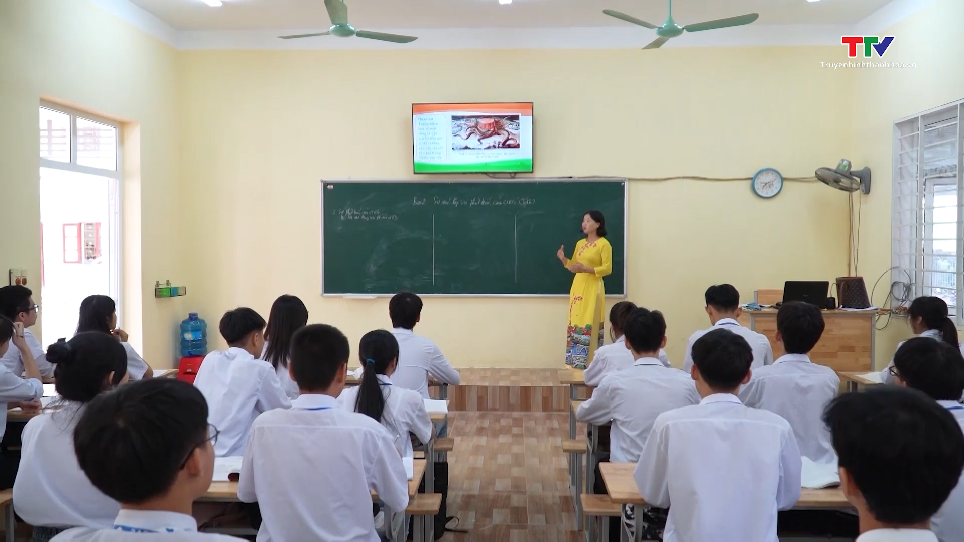 Trường Trung học phổ thông Lê Văn Hưu: 60 năm xây dựng và trưởng thành- Ảnh 2.