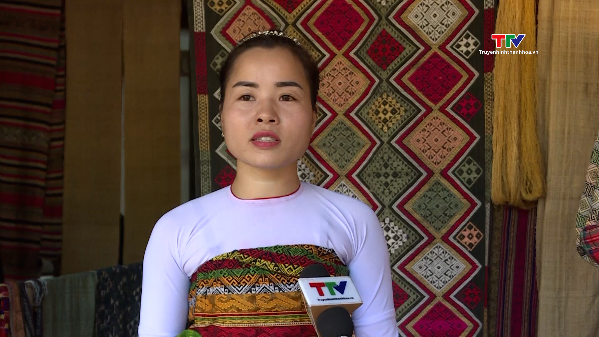 B&aacute; Thước bảo tồn nghề dệt thổ cẩm gắn với ph&aacute;t triển du lịch- Ảnh 1.