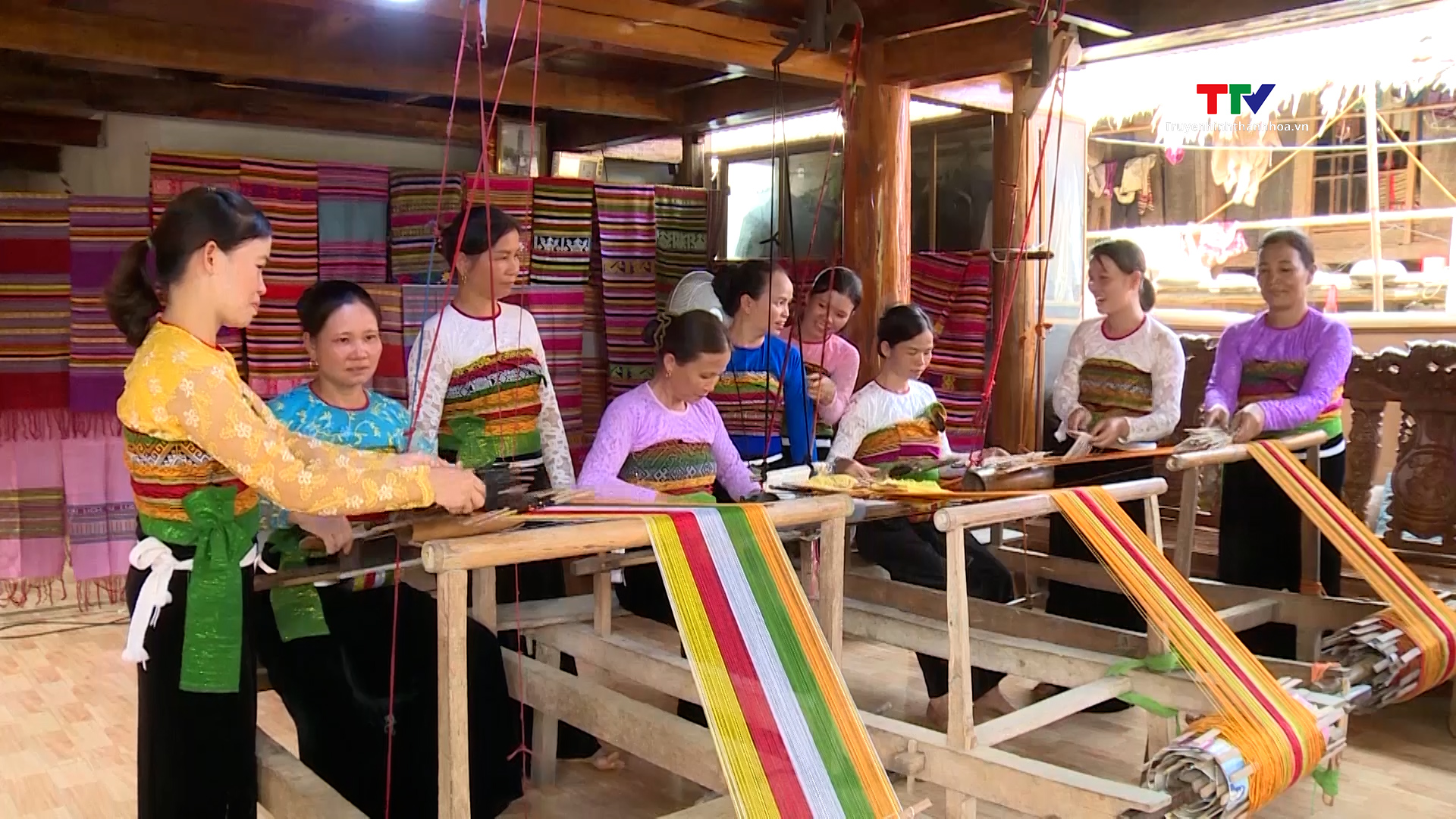 B&aacute; Thước bảo tồn nghề dệt thổ cẩm gắn với ph&aacute;t triển du lịch- Ảnh 2.