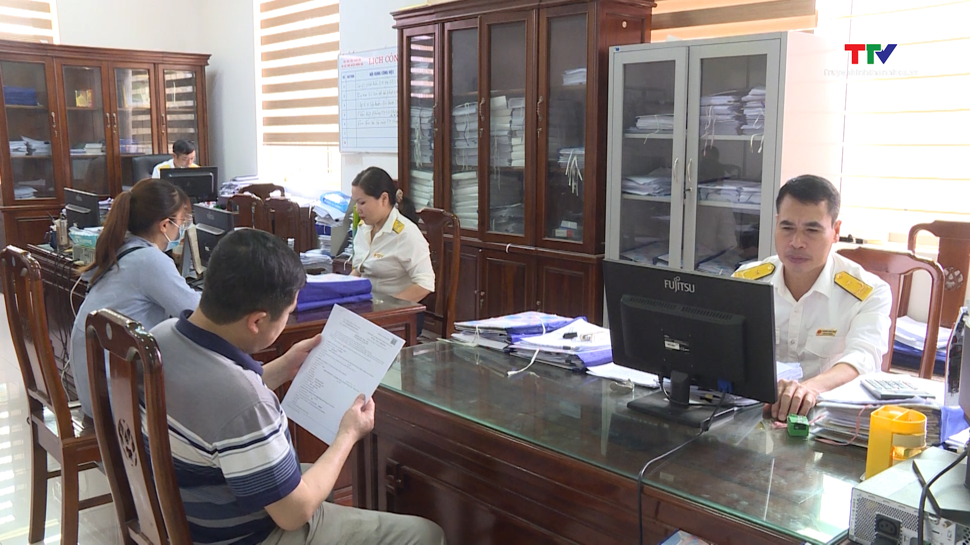 Ngành Thuế Thanh Hoá thực hiện cải cách hành chính
tạo thuận lợi cho người nộp thuế
- Ảnh 5.