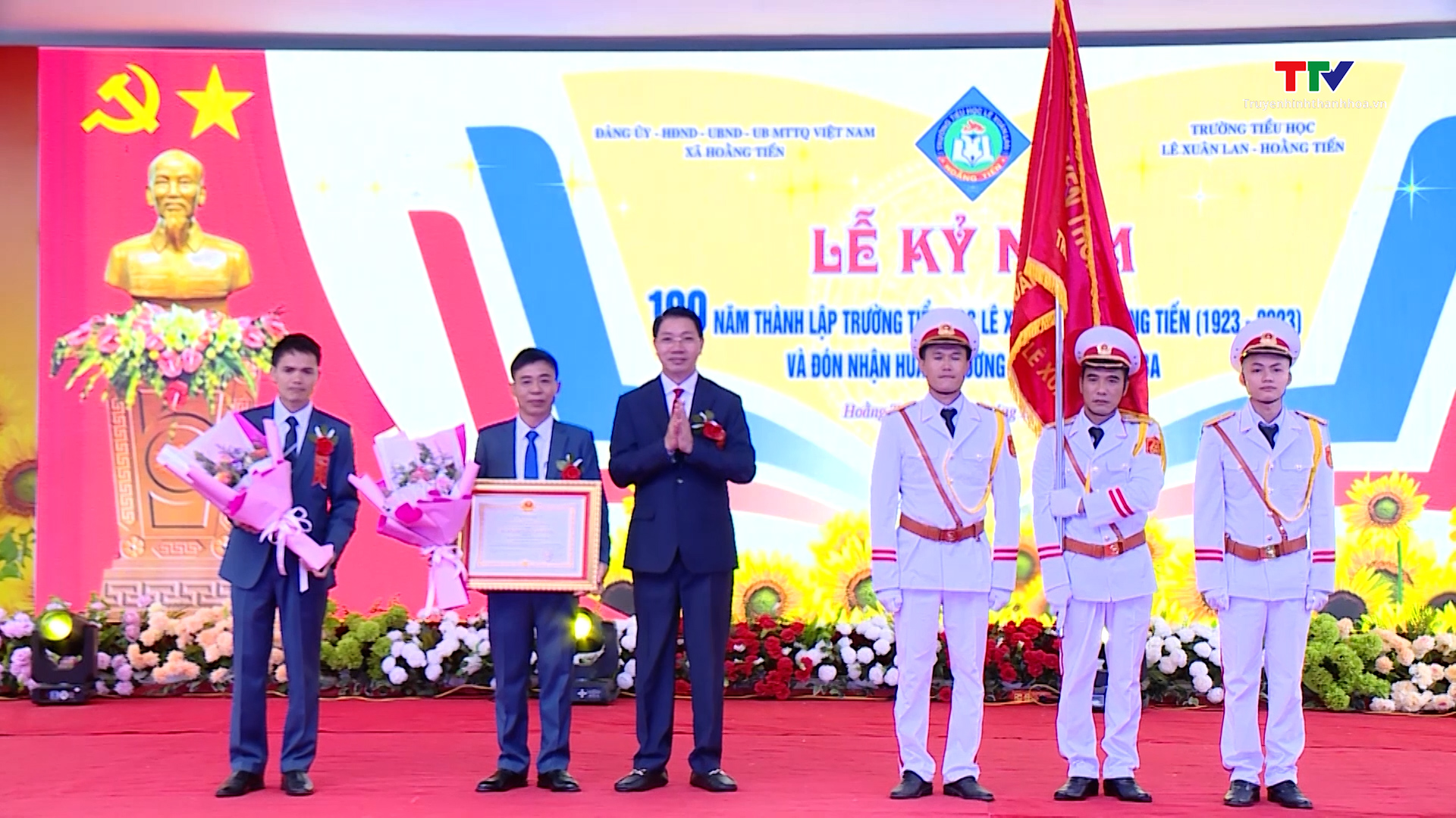 Trường tiểu học Lê Xuân Lan kỷ niệm 100 năm thành lập và đón nhận Huân chương Lao động hạng Ba- Ảnh 1.