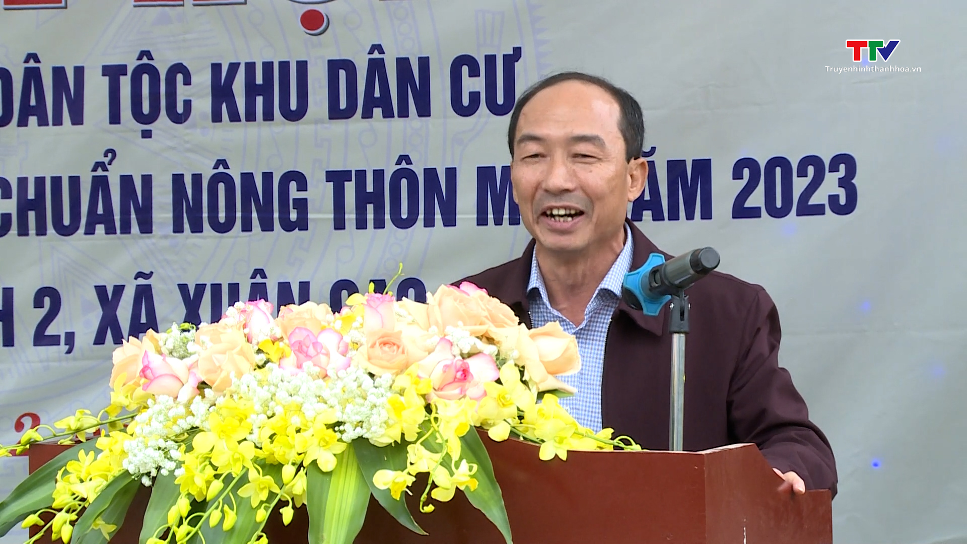 Phó Chủ tịch Thường trực Hội đồng Nhân dân tỉnh Lê Tiến Lam dự Ngày hội Đại đoàn kết toàn dân tộc ở huyện Thường Xuân- Ảnh 2.