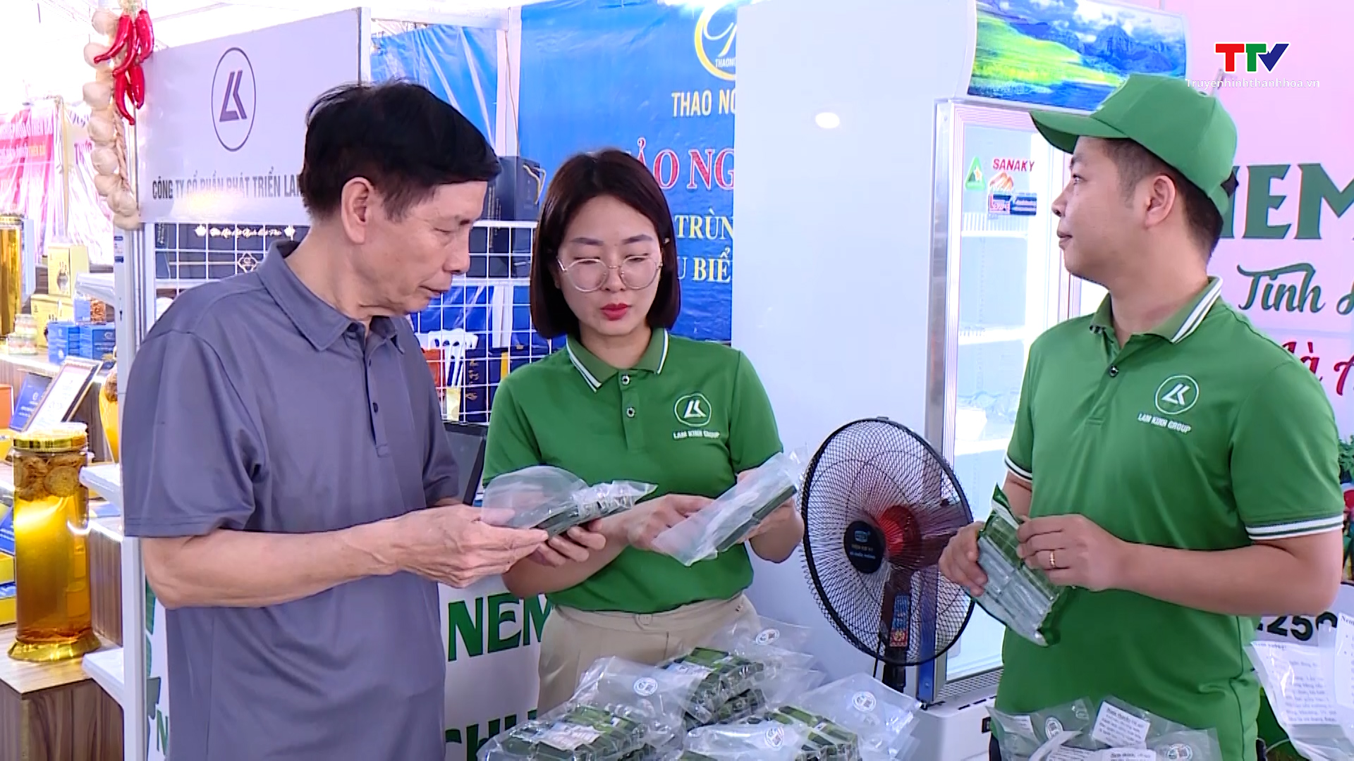 15 tỷ đồng Doanh thu bán hàng tại đợt trưng bày, giới thiệu sản phẩm nông sản thực phẩm an toàn tỉnh Thanh Hóa năm 2023- Ảnh 2.