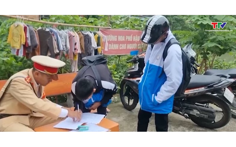 Công an thành phố Thanh Hóa xử lý hàng trăm thanh, thiếu niên vi phạm giao thông