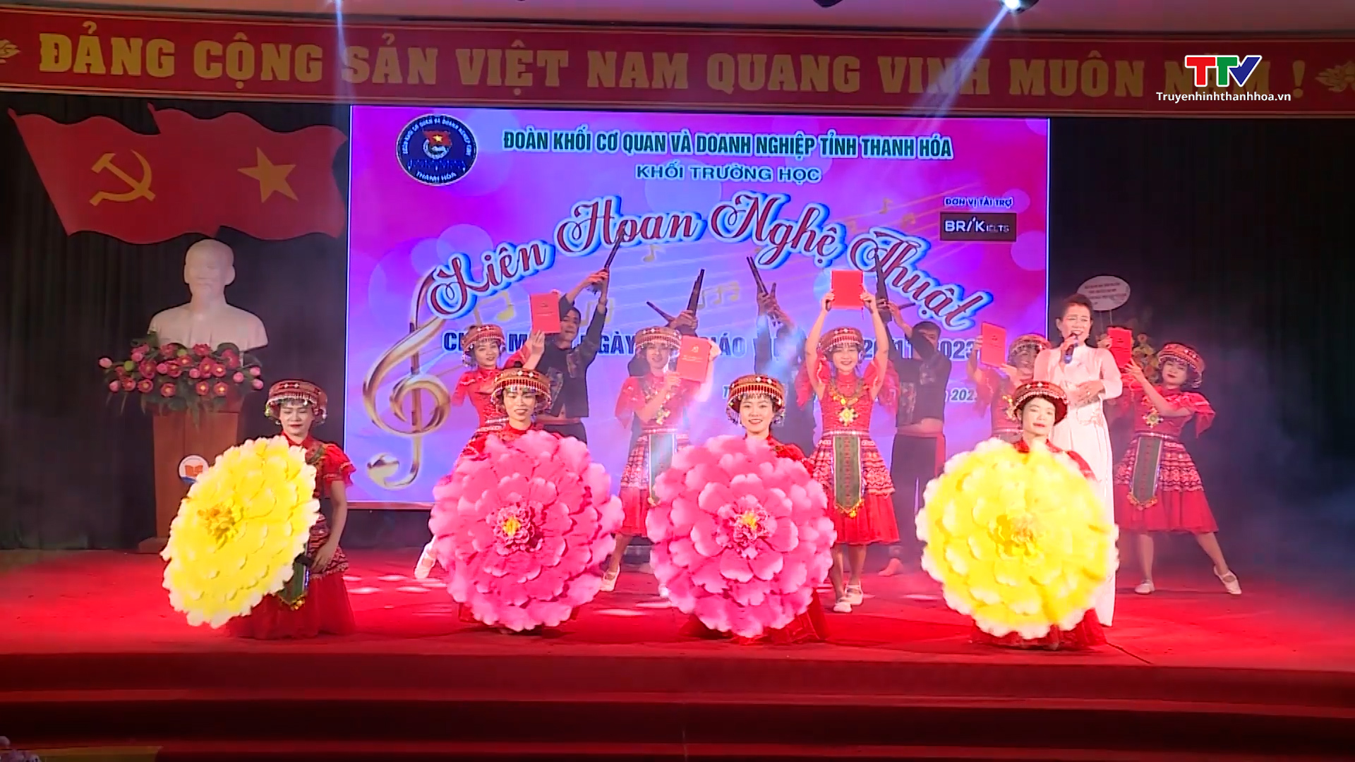 Liên hoan nghệ thuật chào mừng ngày nhà giáo Việt Nam 20/11- Ảnh 1.