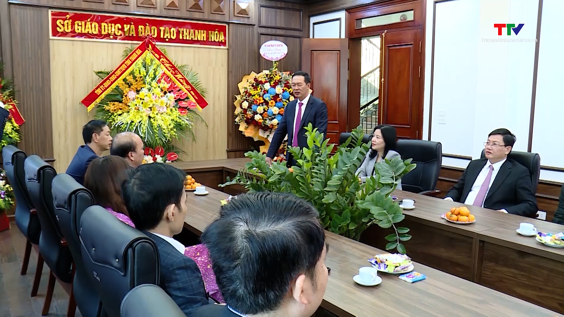 Phó Bí thư Tỉnh ủy Trịnh Tuấn Sinh chúc mừng ngày Nhà giáo Việt Nam- Ảnh 2.
