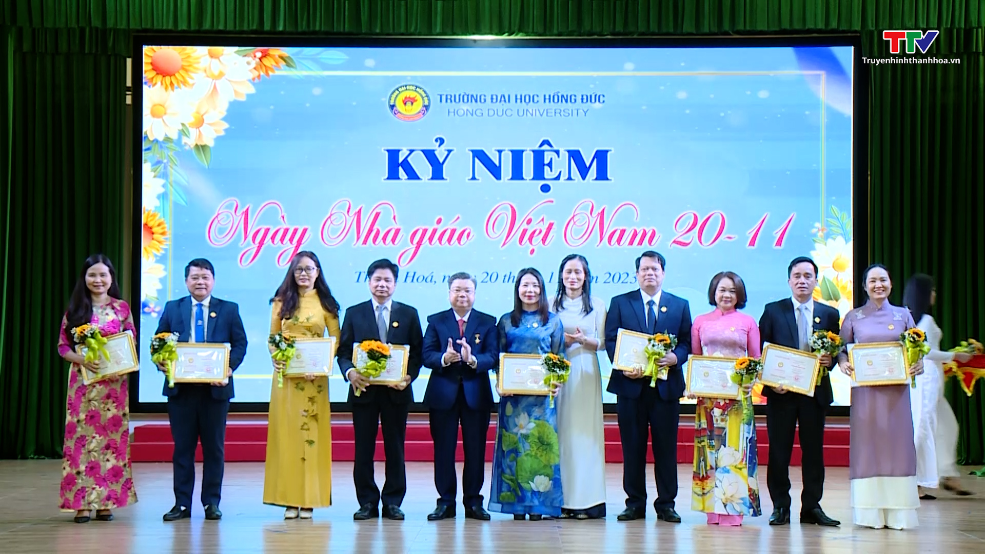 Trường Đại học Hồng Đức tổ chức kỷ niệm Ngày Nhà giáo Việt Nam- Ảnh 1.
