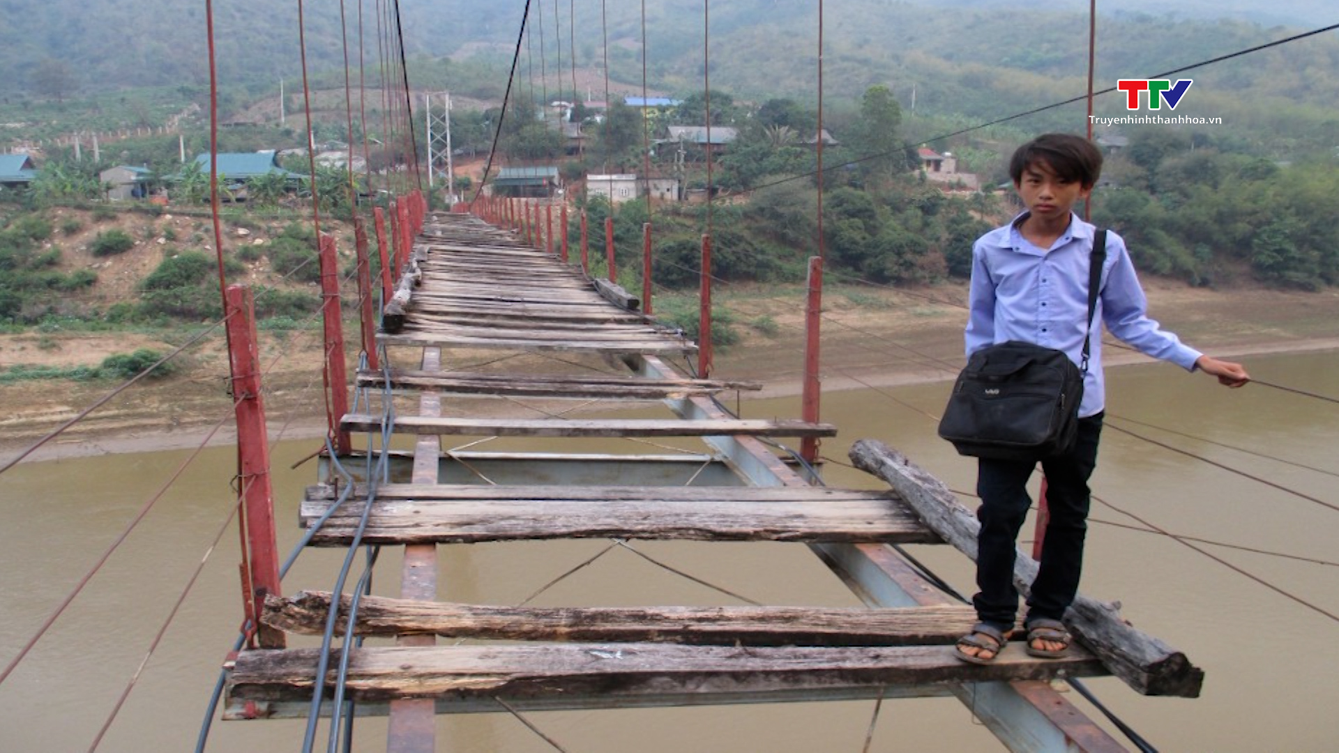 Thiếu kinh phí, 2 cầu treo hư hỏng trên địa bàn huyện Mường Lát chưa thể tháo dỡ- Ảnh 1.