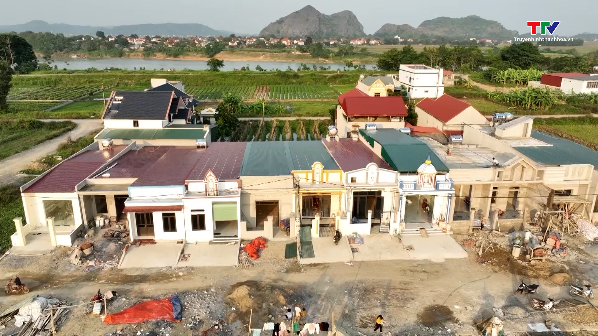 Huyện Yên Định cơ bản hoàn thành việc cấp đất, hỗ trợ làm nhà ở cho các hộ đồng bào trên sông - Ảnh 1.