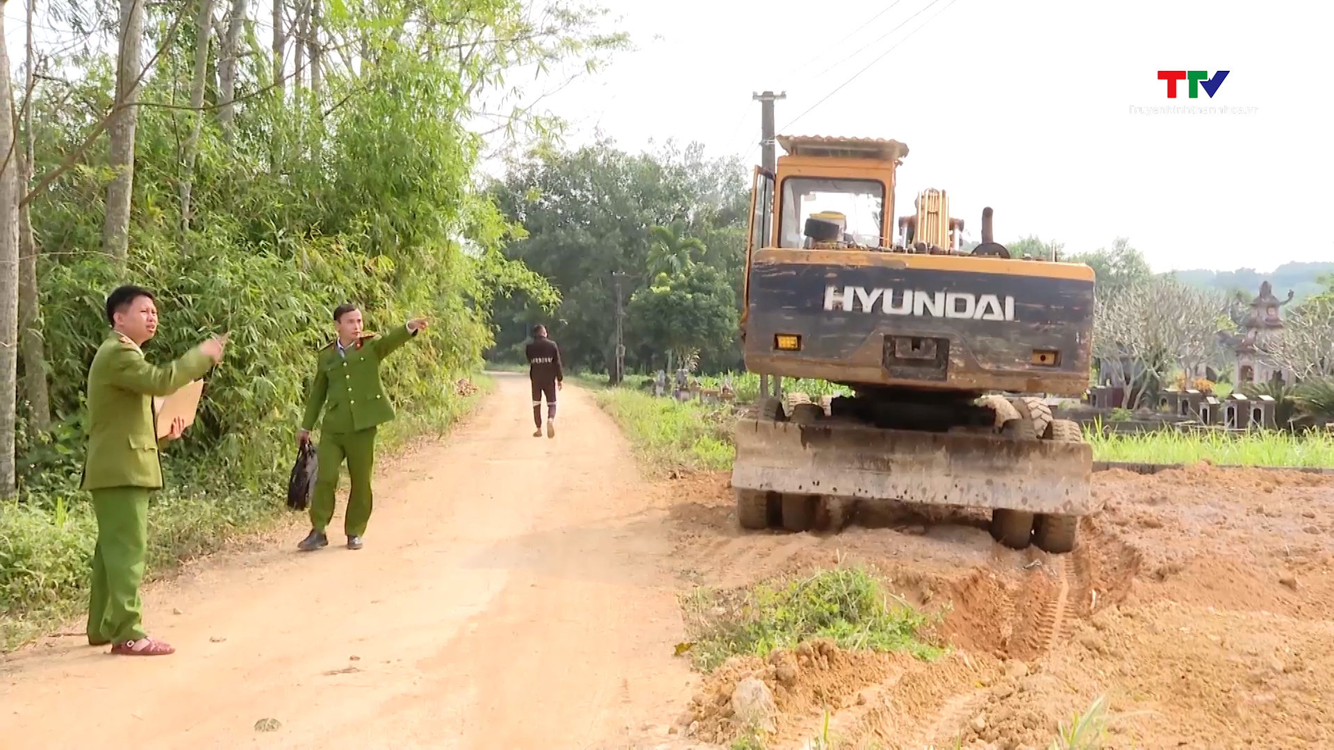 Chấn chỉnh tình trạng khai thác đất trái phép tại xã Xuân Cao, huyện Thường Xuân- Ảnh 2.