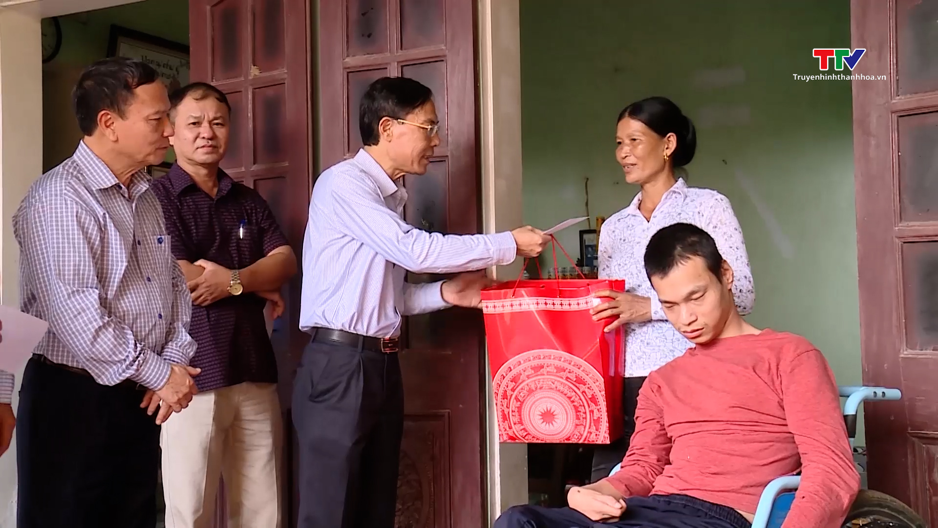 Thăm tặng quà người khuyết tật tại huyện Hậu Lộc- Ảnh 3.