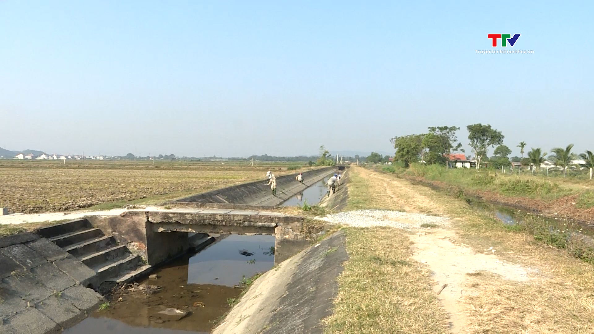 Tập trung ra quân làm thuỷ lợi mùa khô, nạo vét khơi thông các tuyến kênh tưới, tiêu- Ảnh 2.