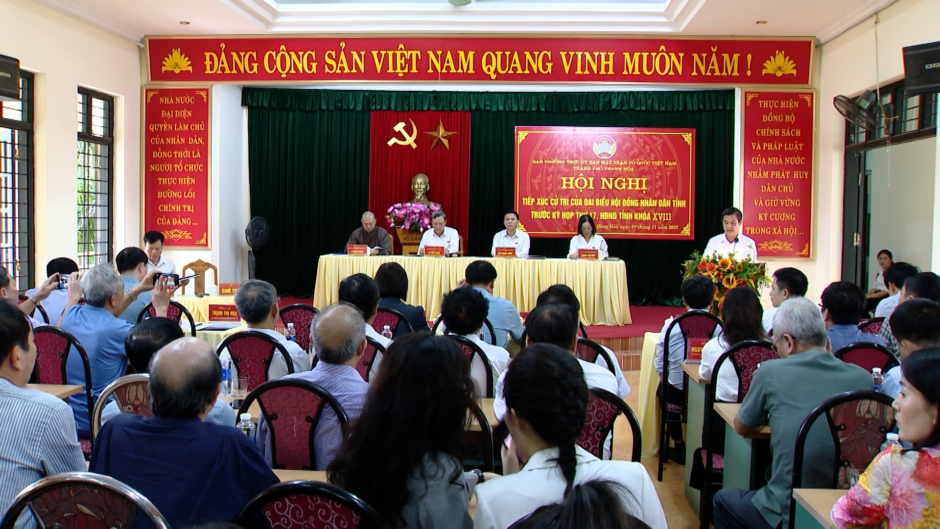 Đồng chí Bí thư Tỉnh ủy và các đại biểu Hội đồng Nhân dân tỉnh tiếp xúc cử tri thành phố Thanh Hóa - Ảnh 2.