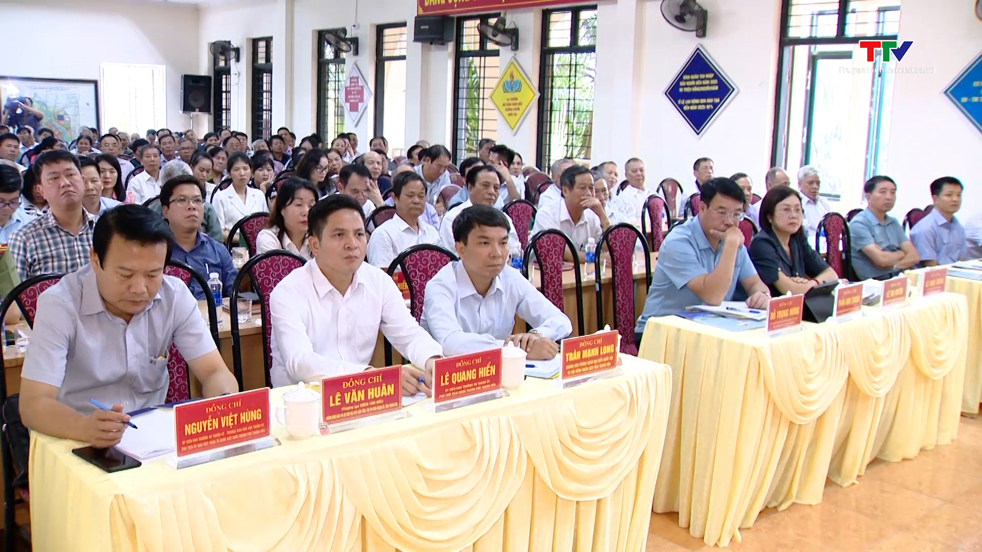 Đồng chí Bí thư Tỉnh ủy và các đại biểu Hội đồng Nhân dân tỉnh tiếp xúc cử tri thành phố Thanh Hóa - Ảnh 3.