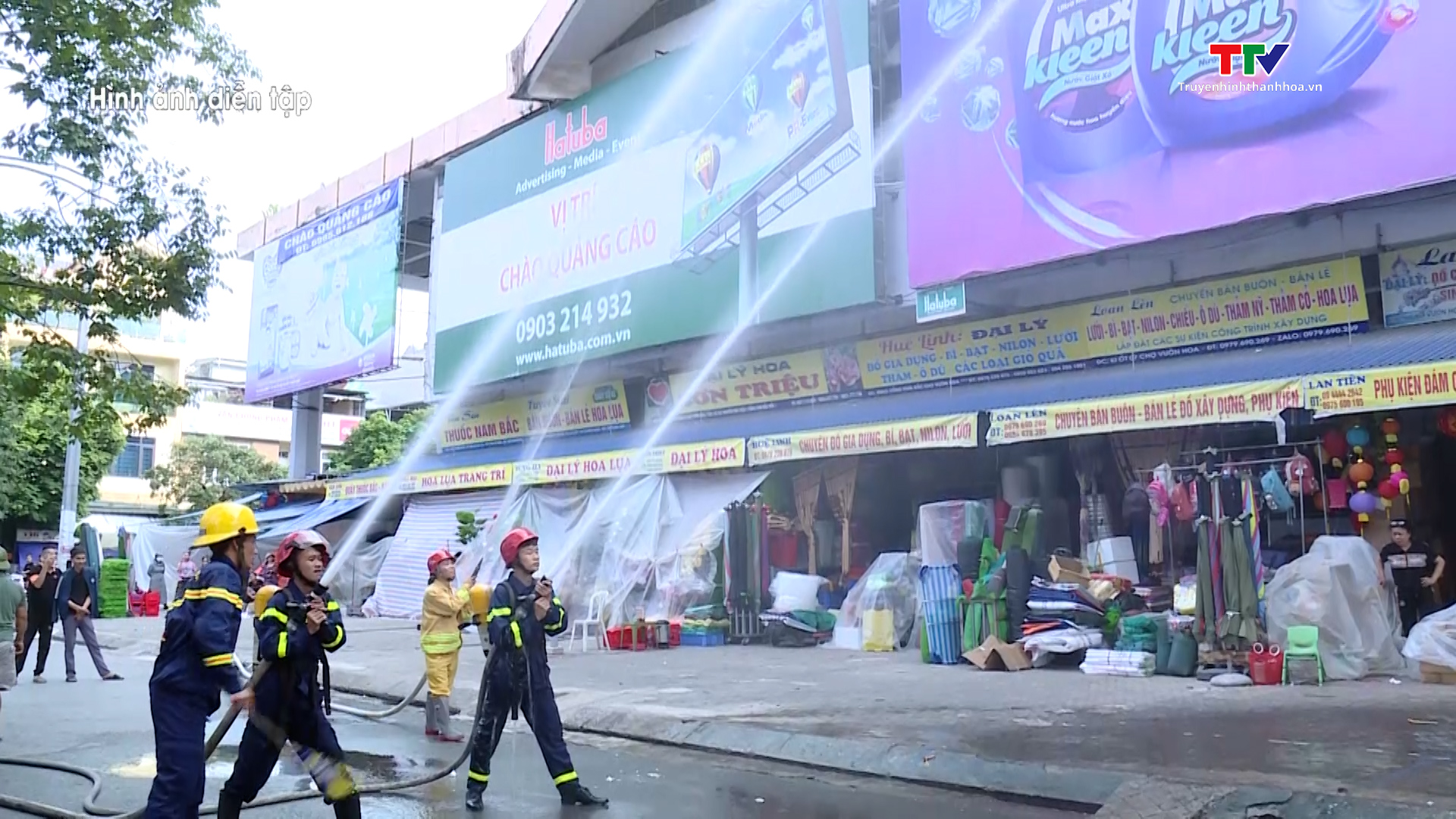 Thực tập phương án chữa cháy, cứu nạn cứu hộ tại chợ Vườn Hoa, thành phố Thanh Hóa - Ảnh 3.